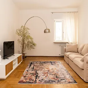 Domus - Elegante Residenza Con Affaccio Su Porta Leoni Apartment